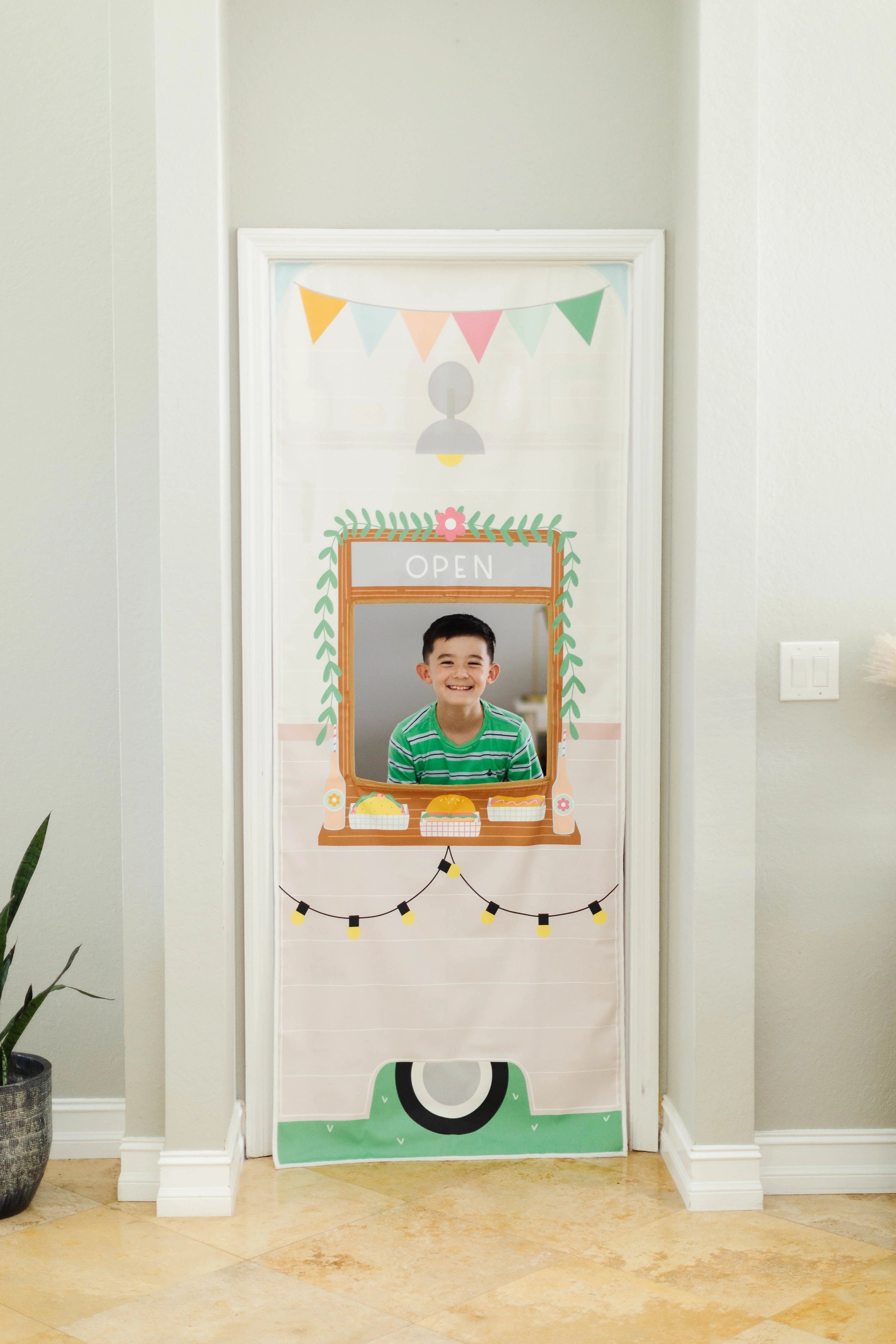 Swingly Kitchen & Camper Food Truck Storefront